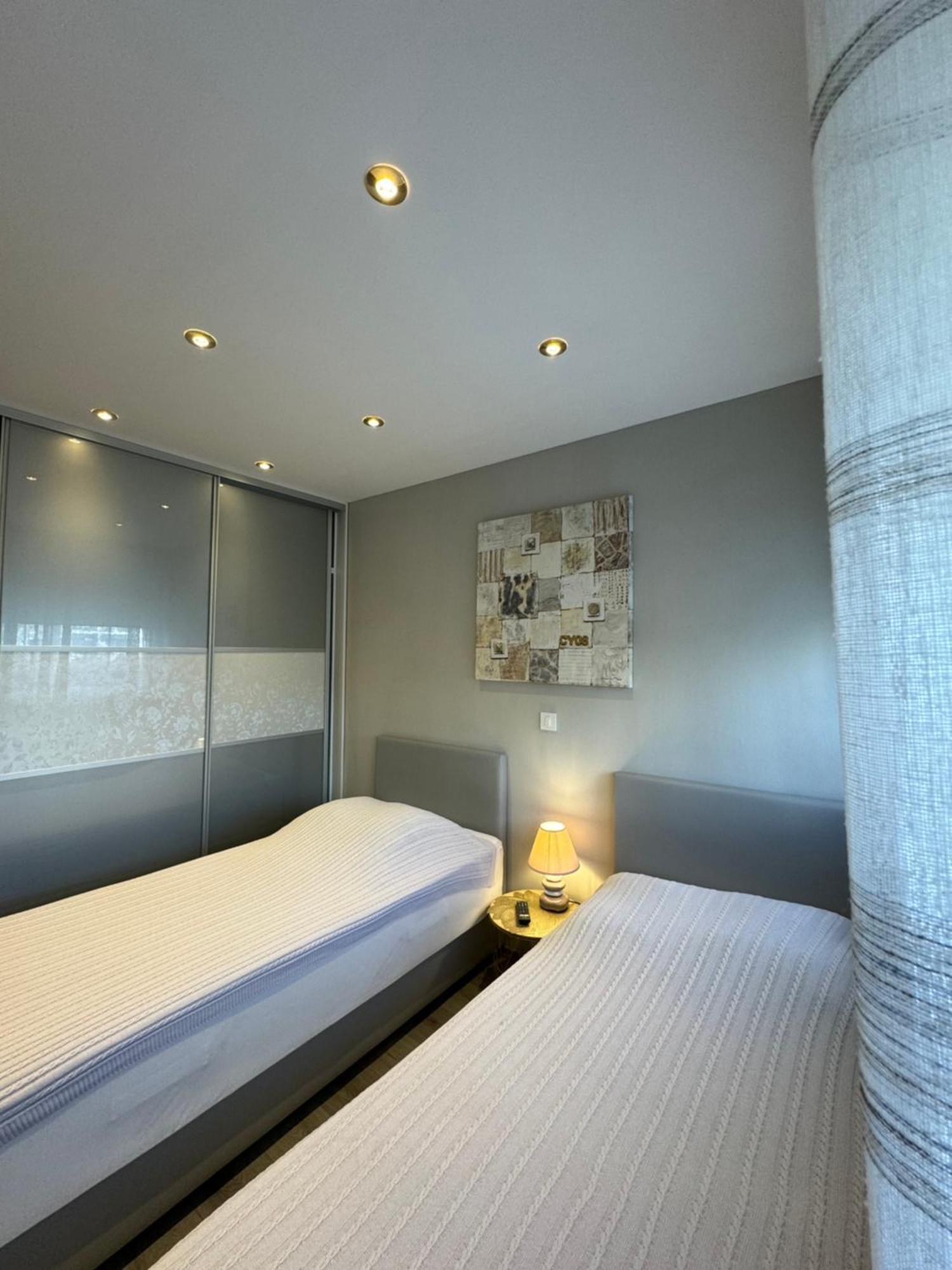 Apartment Astra With Private Parking Spalato Esterno foto
