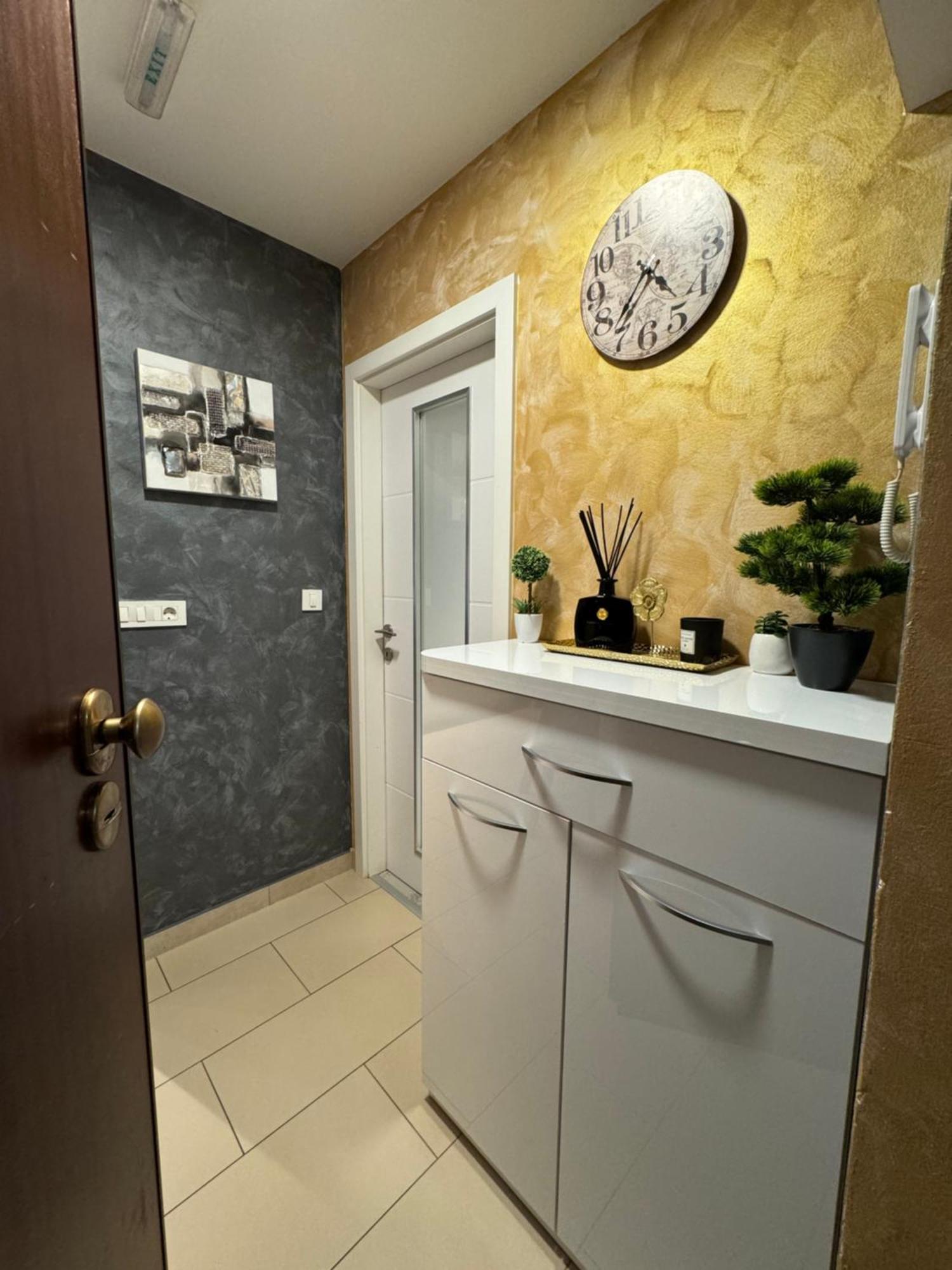 Apartment Astra With Private Parking Spalato Esterno foto