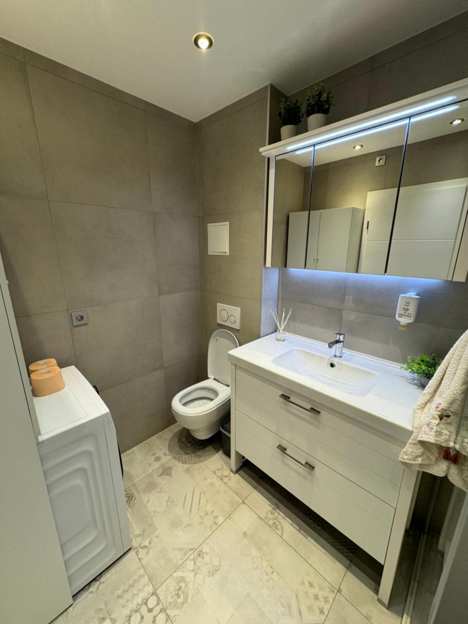 Apartment Astra With Private Parking Spalato Esterno foto