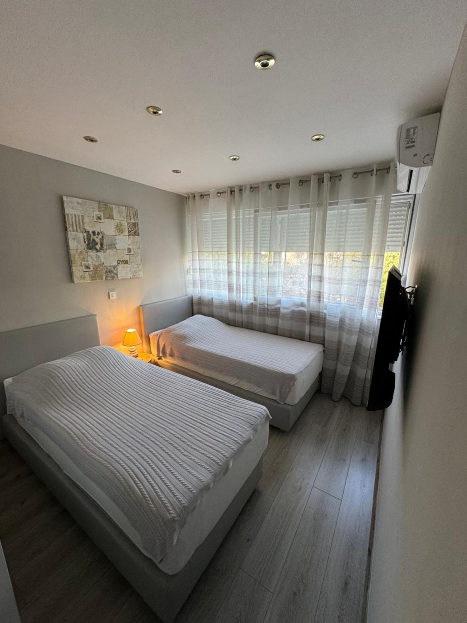 Apartment Astra With Private Parking Spalato Esterno foto