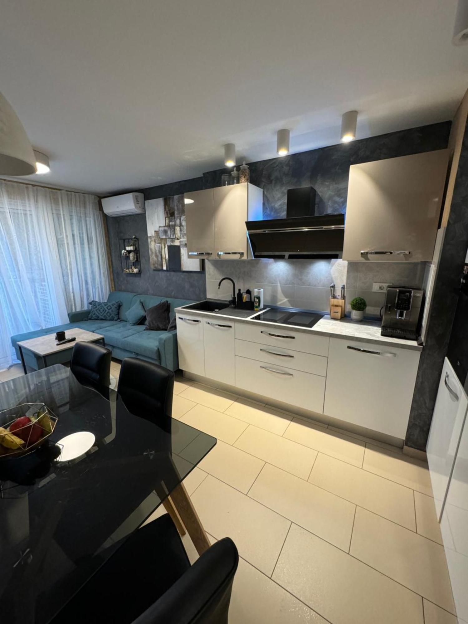Apartment Astra With Private Parking Spalato Esterno foto